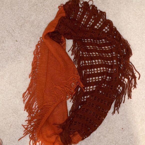 🍂Jeanne Simmons Fall Yarn Fringe Scarf!🍁 - Picture 7 of 11
